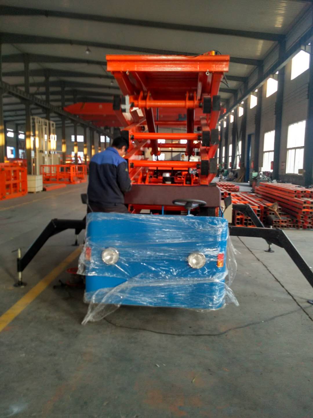 電瓶車剪叉升降機(jī)